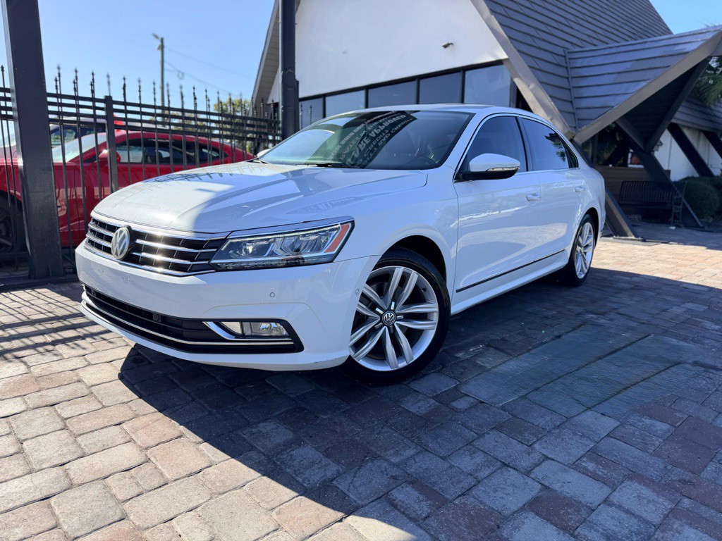 2016 Volkswagen Passat Image 1