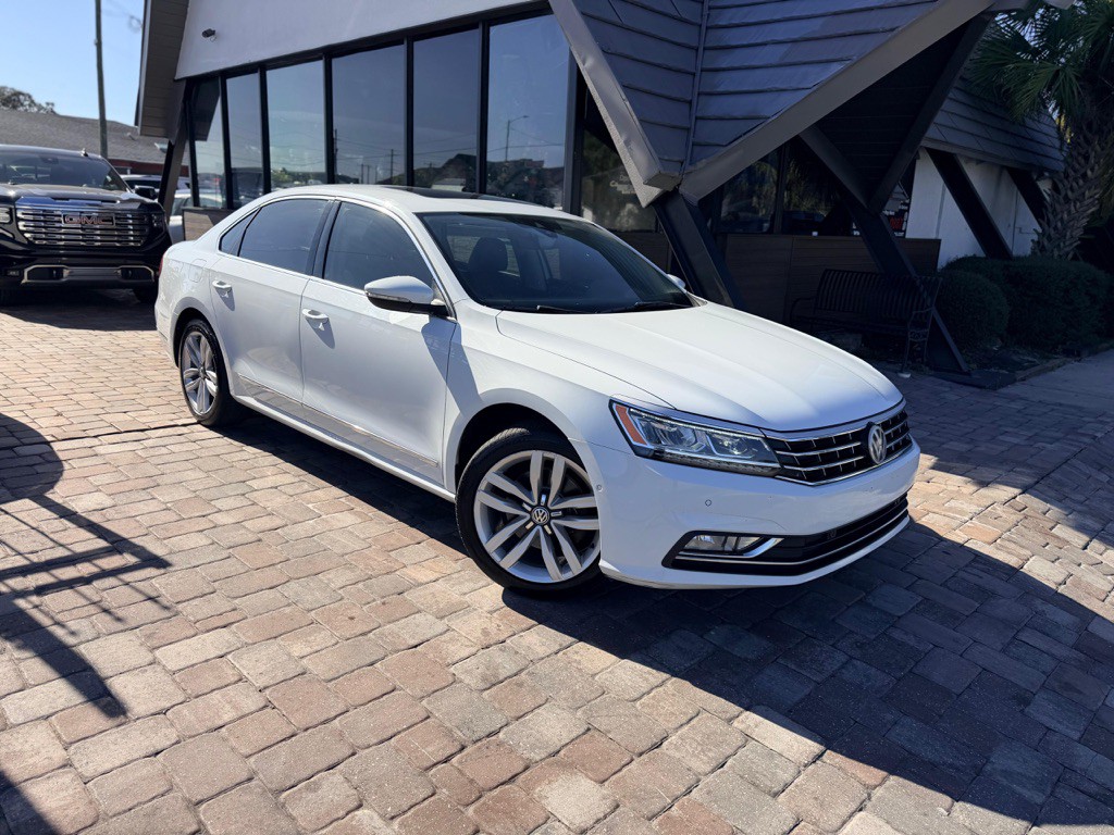 2016 Volkswagen Passat Image 2