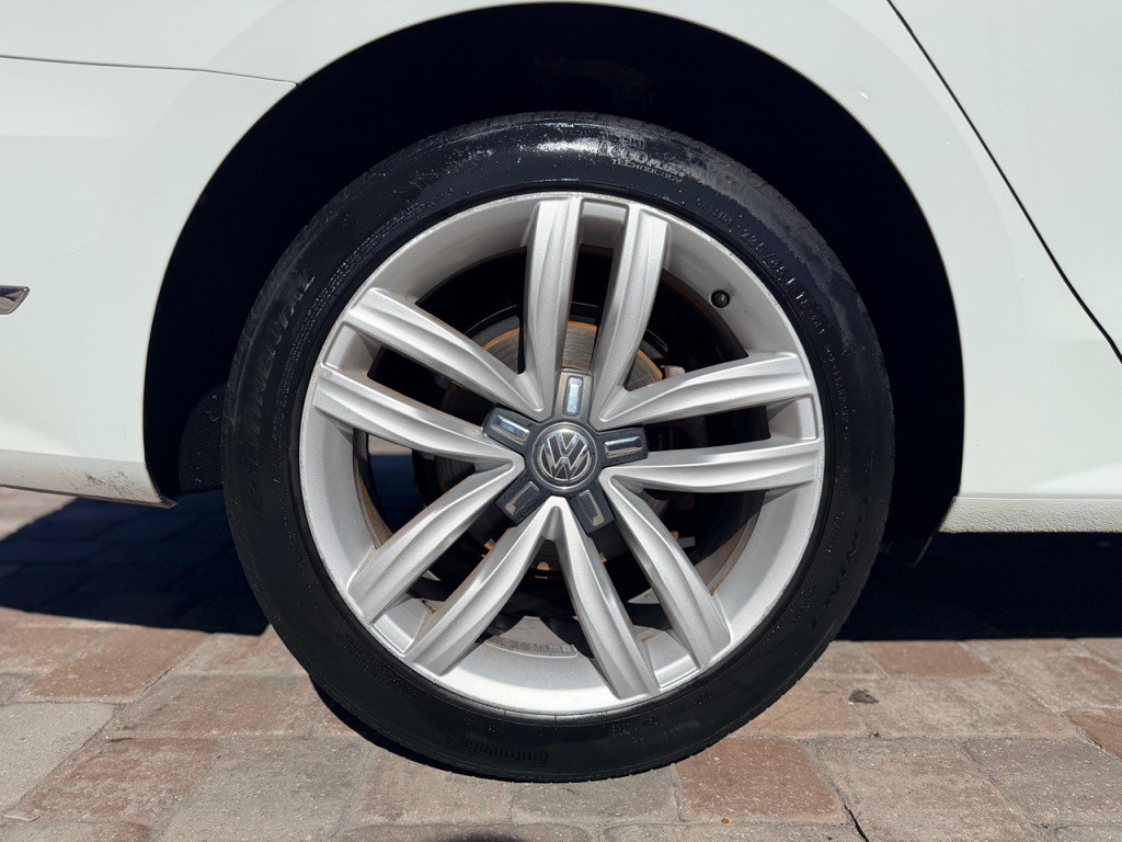 2016 Volkswagen Passat Image 9