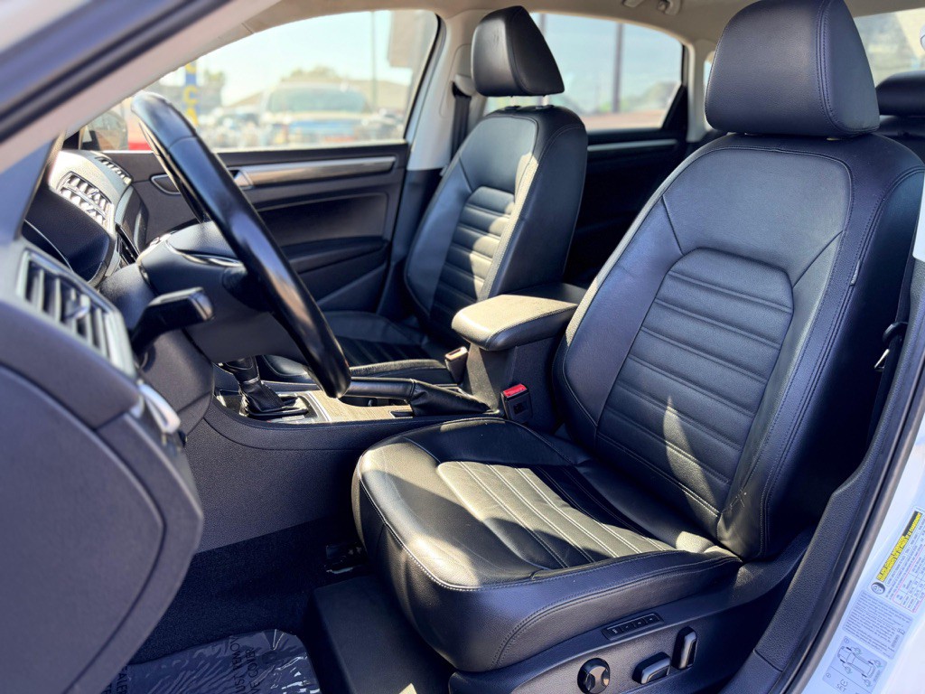 2016 Volkswagen Passat Image 11