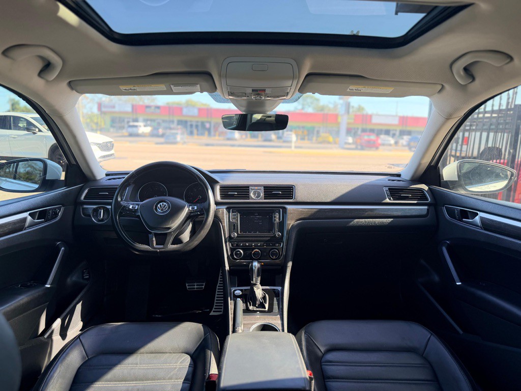 2016 Volkswagen Passat Image 12