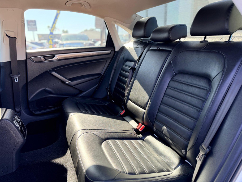 2016 Volkswagen Passat Image 14