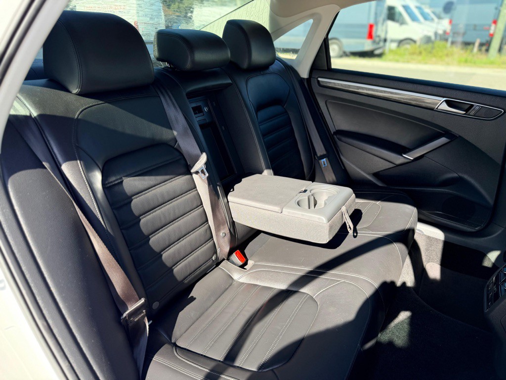 2016 Volkswagen Passat Image 15