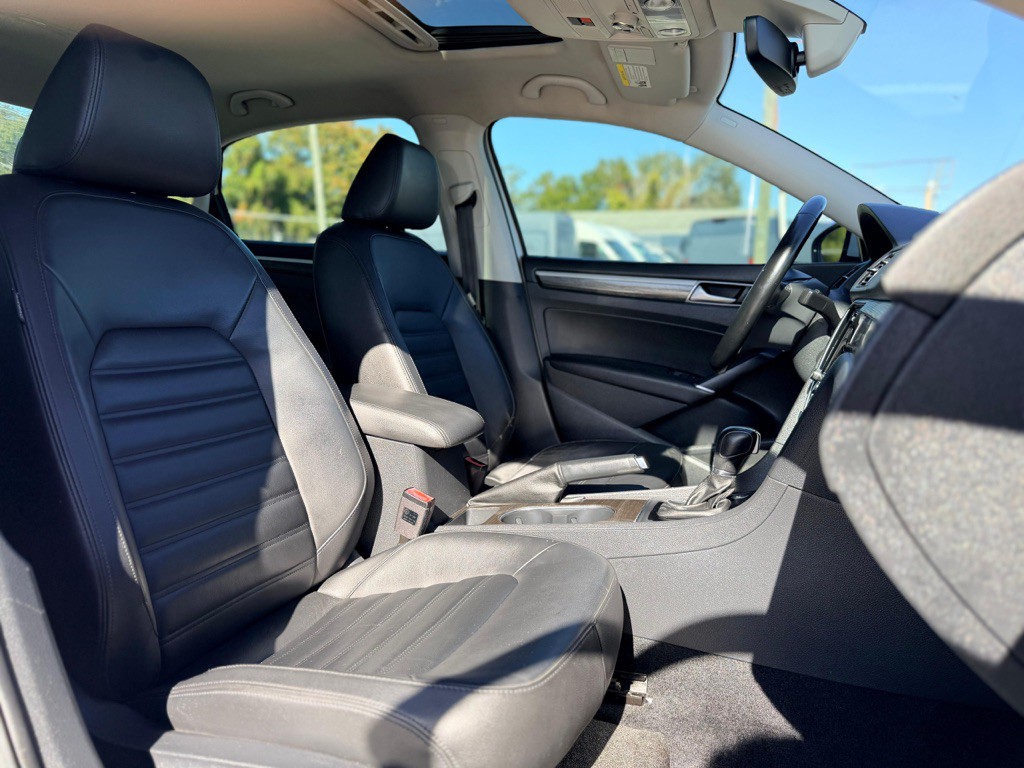 2016 Volkswagen Passat Image 18