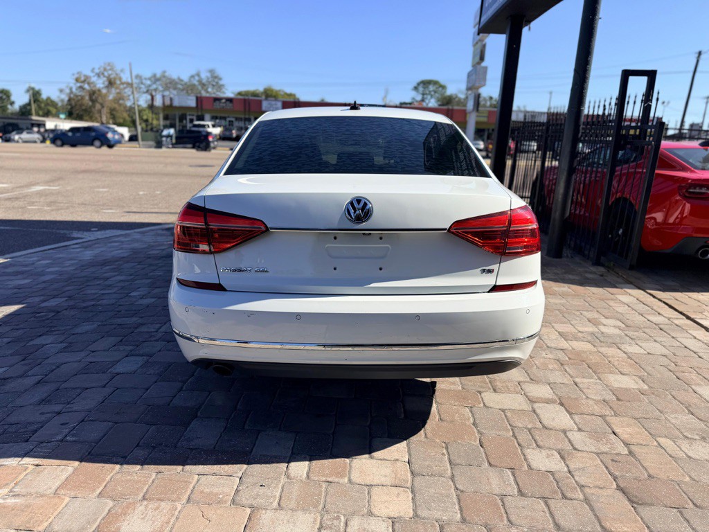 2016 Volkswagen Passat Image 27