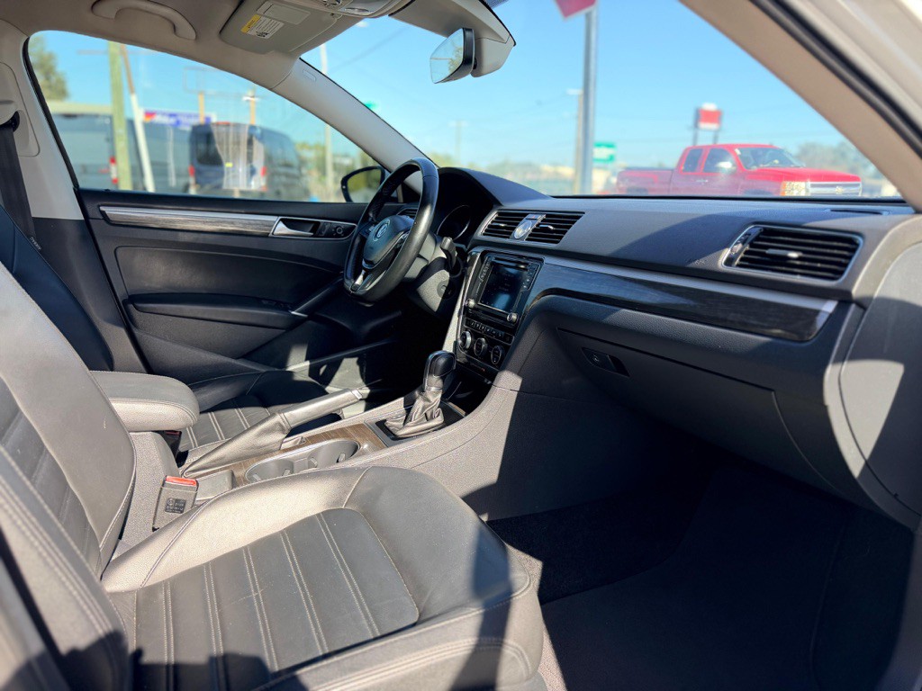 2016 Volkswagen Passat Image 29