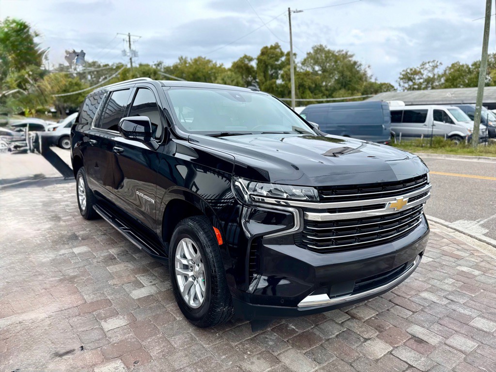 2022 Chevrolet Suburban Image 3