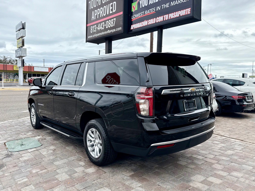 2022 Chevrolet Suburban Image 6