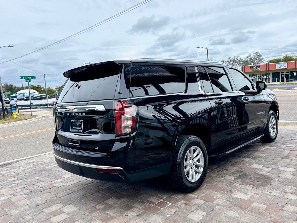 2022 Chevrolet Suburban Image 8