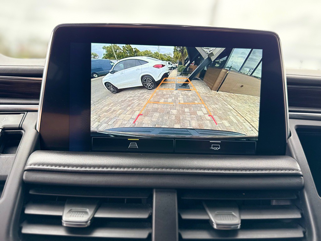 2022 Chevrolet Suburban Image 16