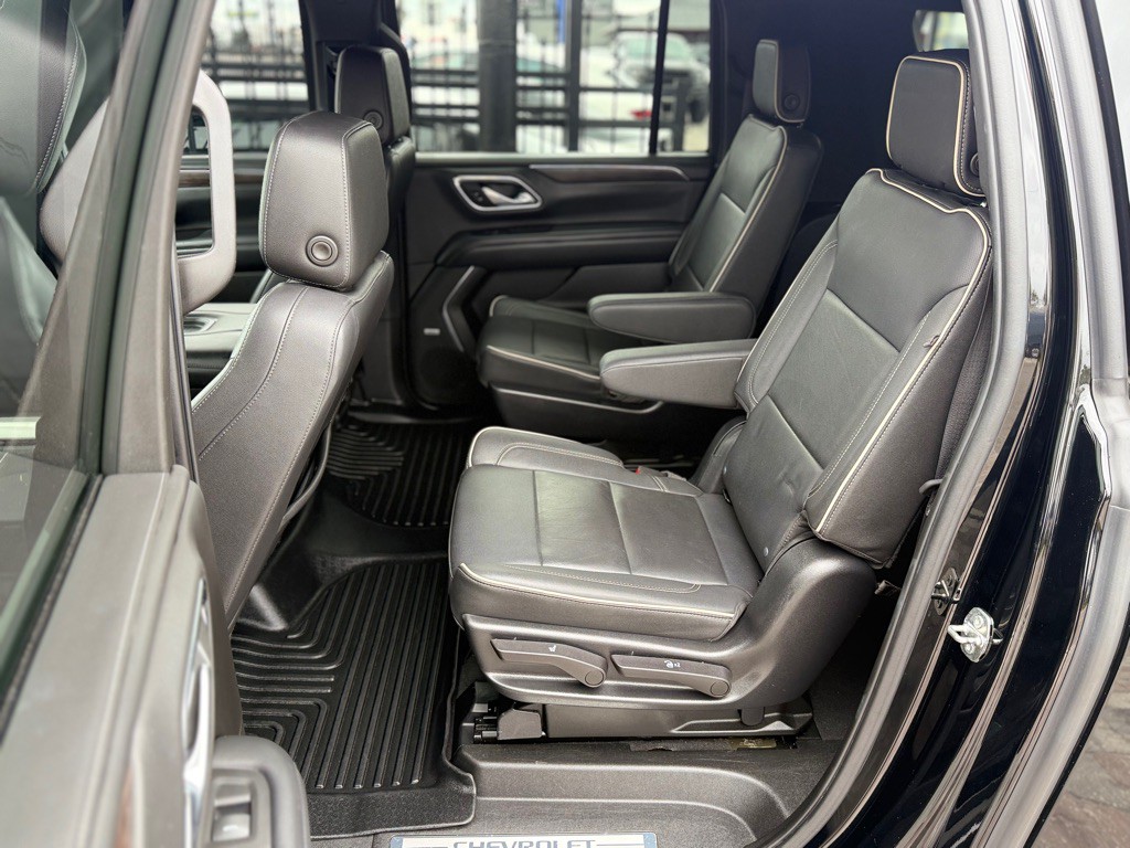 2022 Chevrolet Suburban Image 17