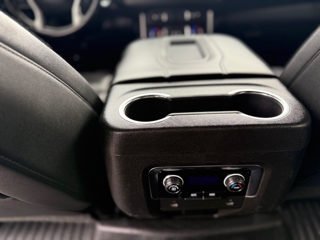 2022 Chevrolet Suburban Image 37