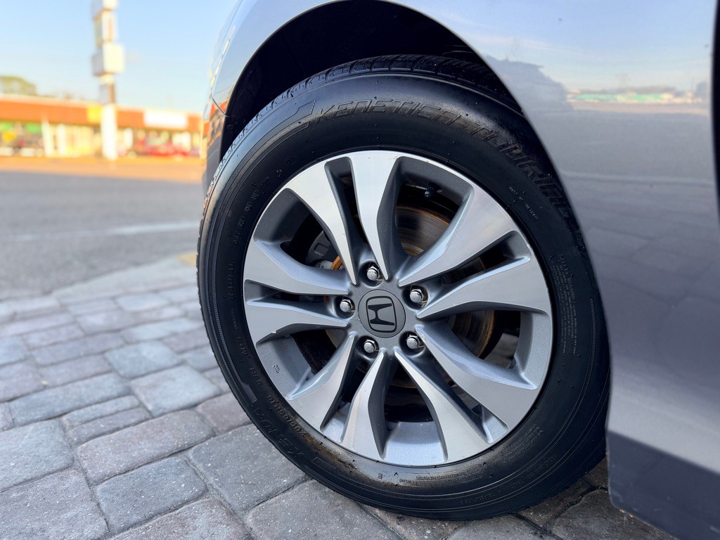 2015 Honda Accord Image 11