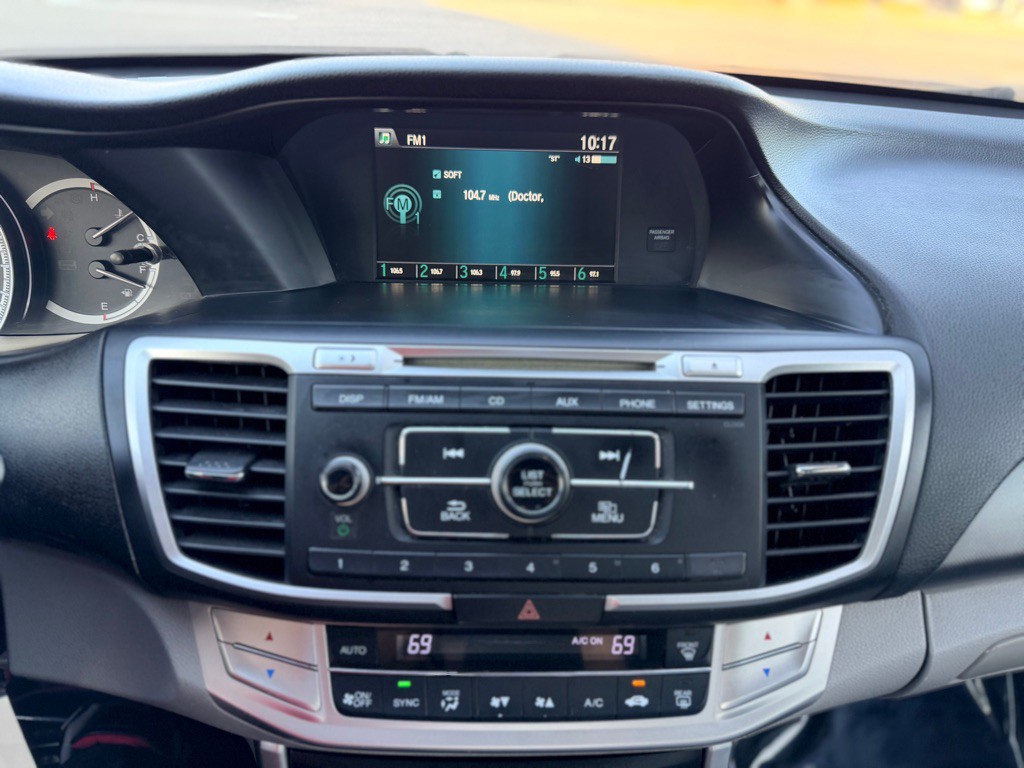 2015 Honda Accord Image 22