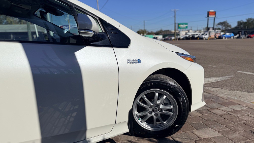 2020 Toyota Prius Image 2