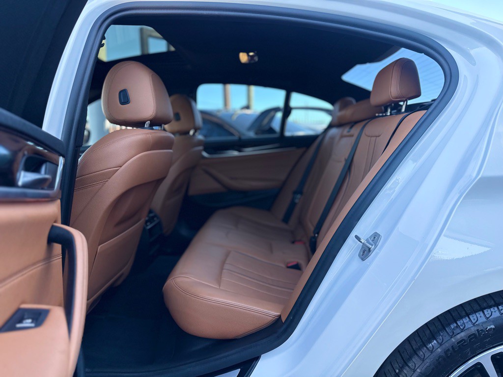 2018 BMW 5 Series Image 16