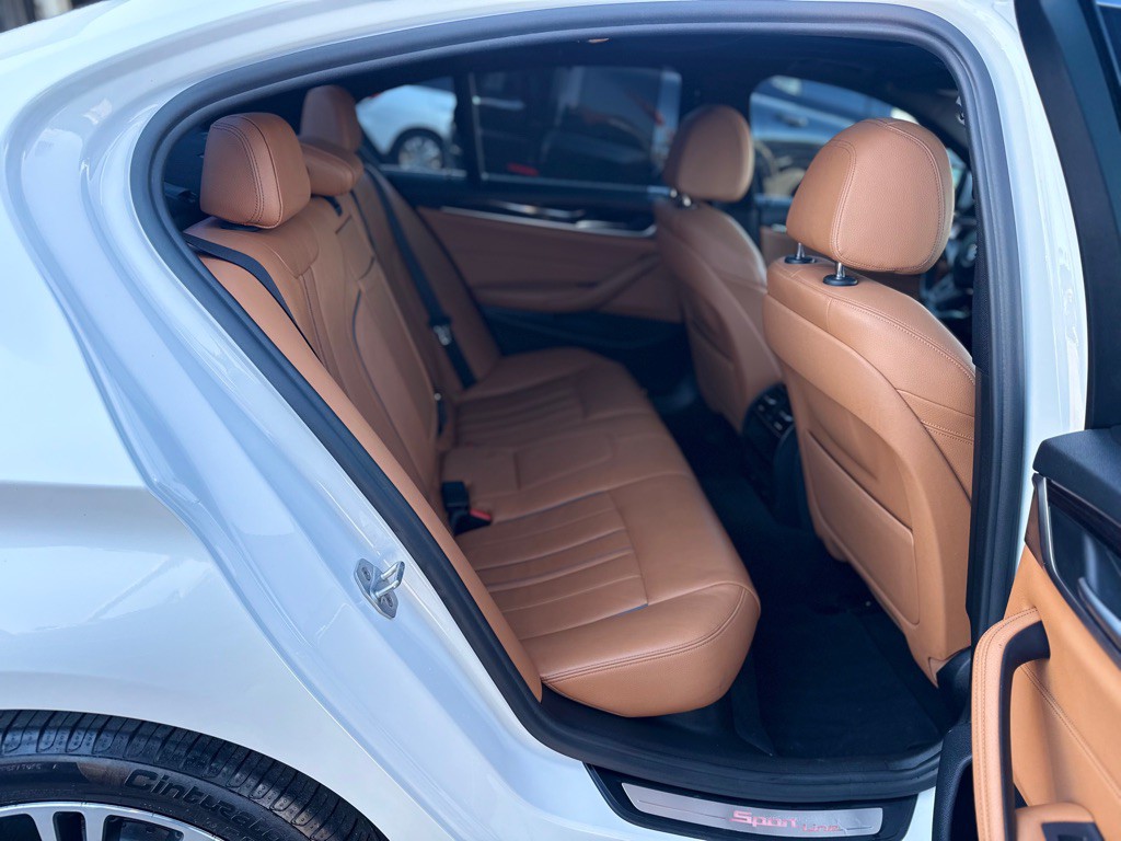 2018 BMW 5 Series Image 18