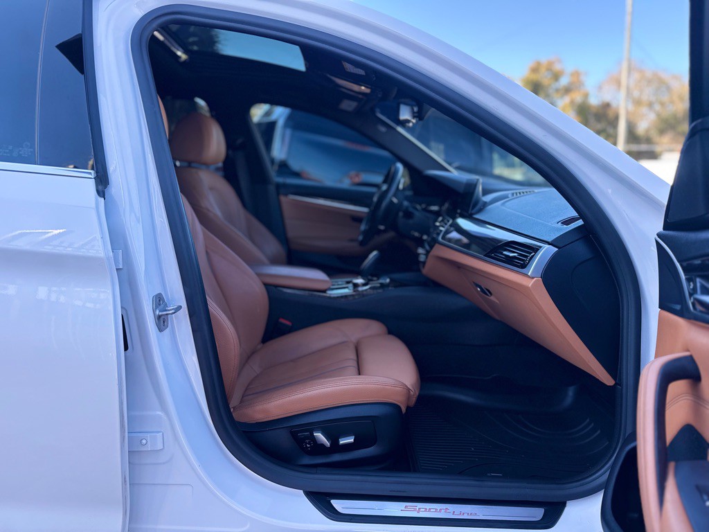 2018 BMW 5 Series Image 19