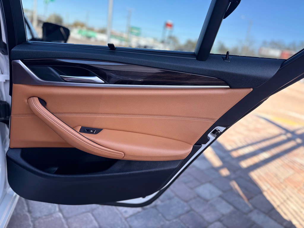 2018 BMW 5 Series Image 35