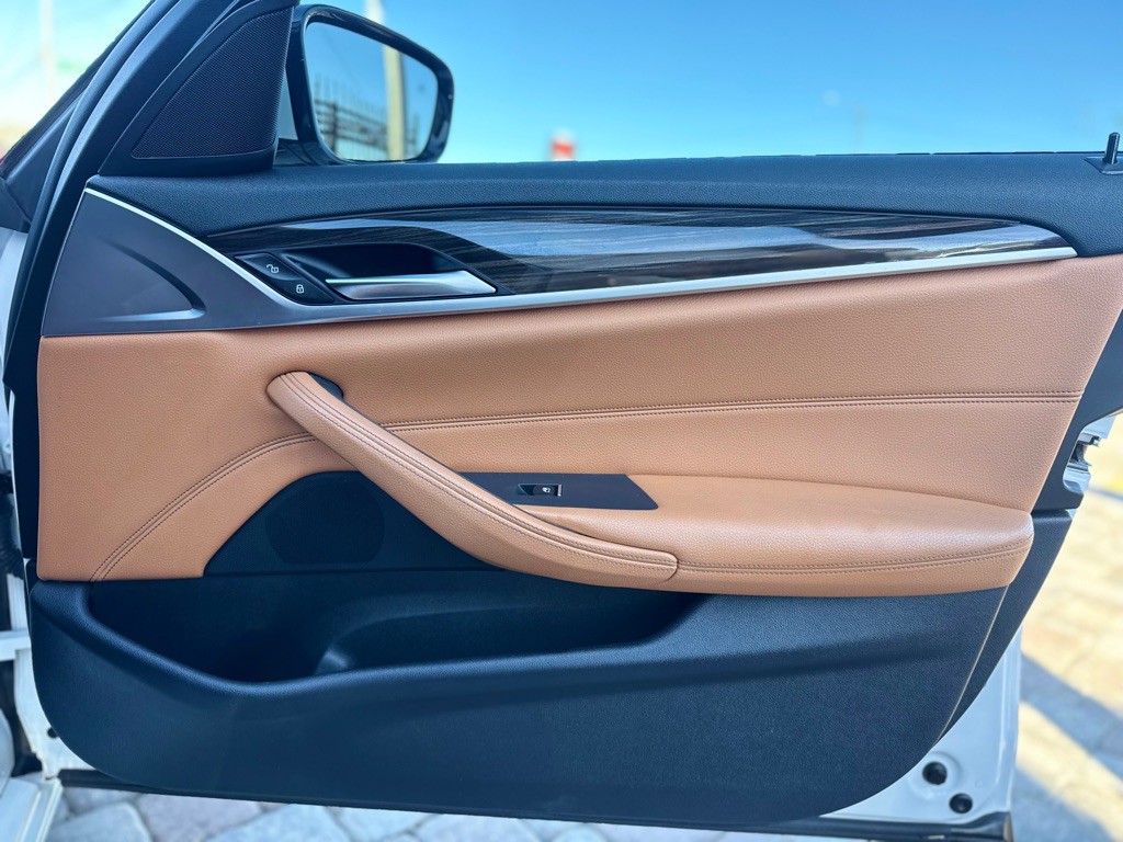 2018 BMW 5 Series Image 37