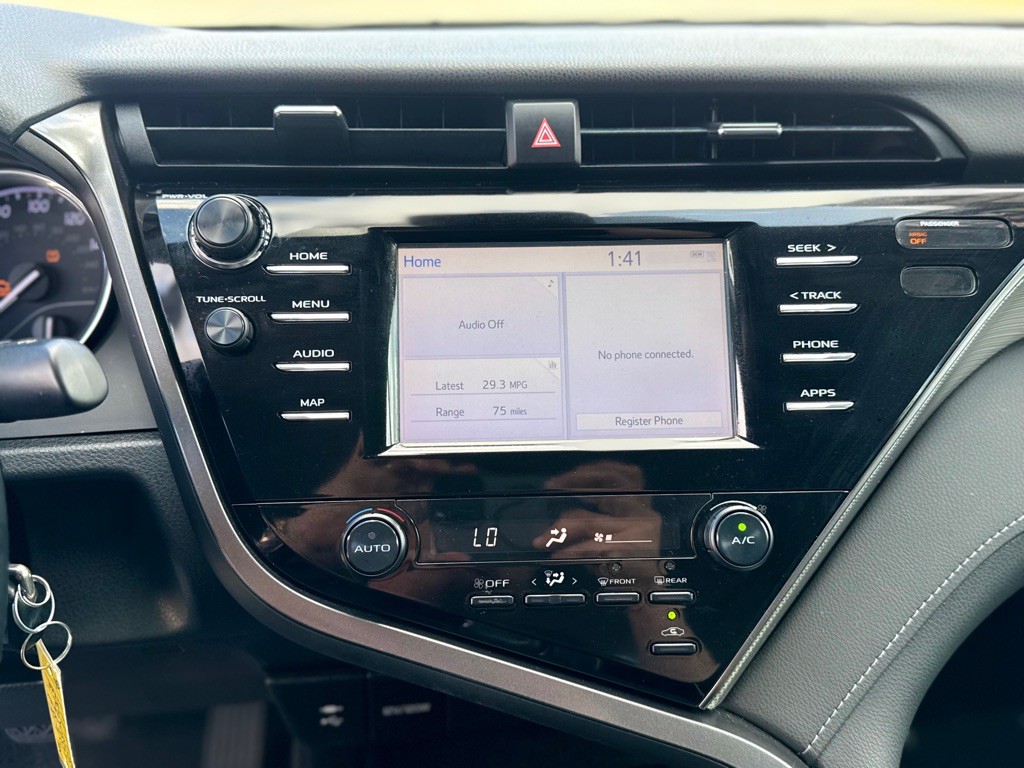 2019 Toyota Camry Image 14