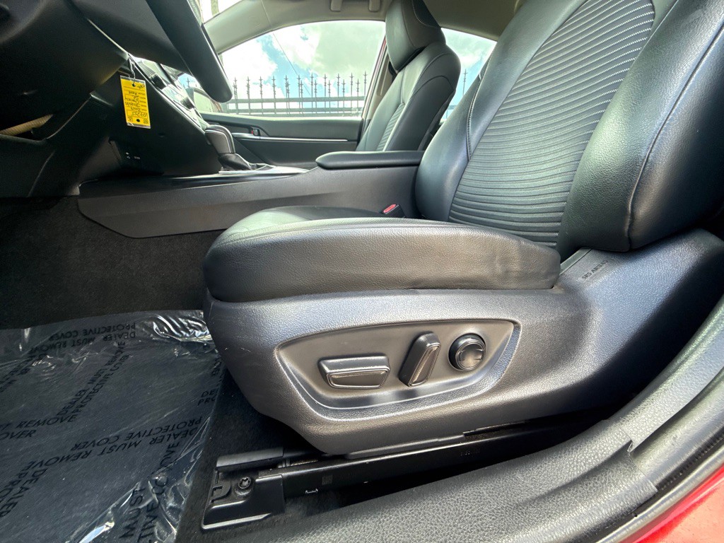 2019 Toyota Camry Image 32