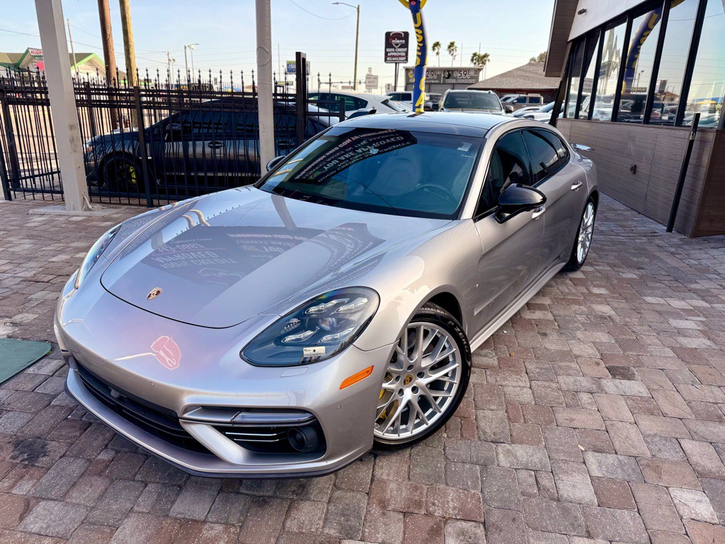 2018 Porsche Panamera Image 2