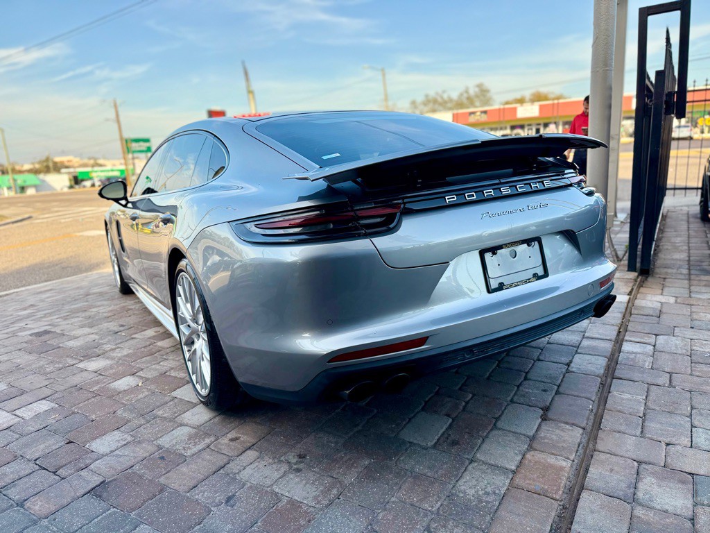 2018 Porsche Panamera Image 9