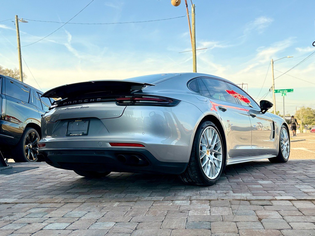 2018 Porsche Panamera Image 11