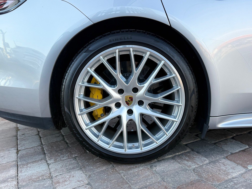 2018 Porsche Panamera Image 13