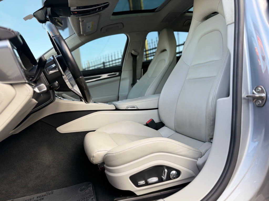 2018 Porsche Panamera Image 14