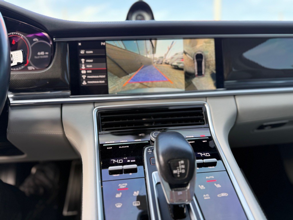 2018 Porsche Panamera Image 16
