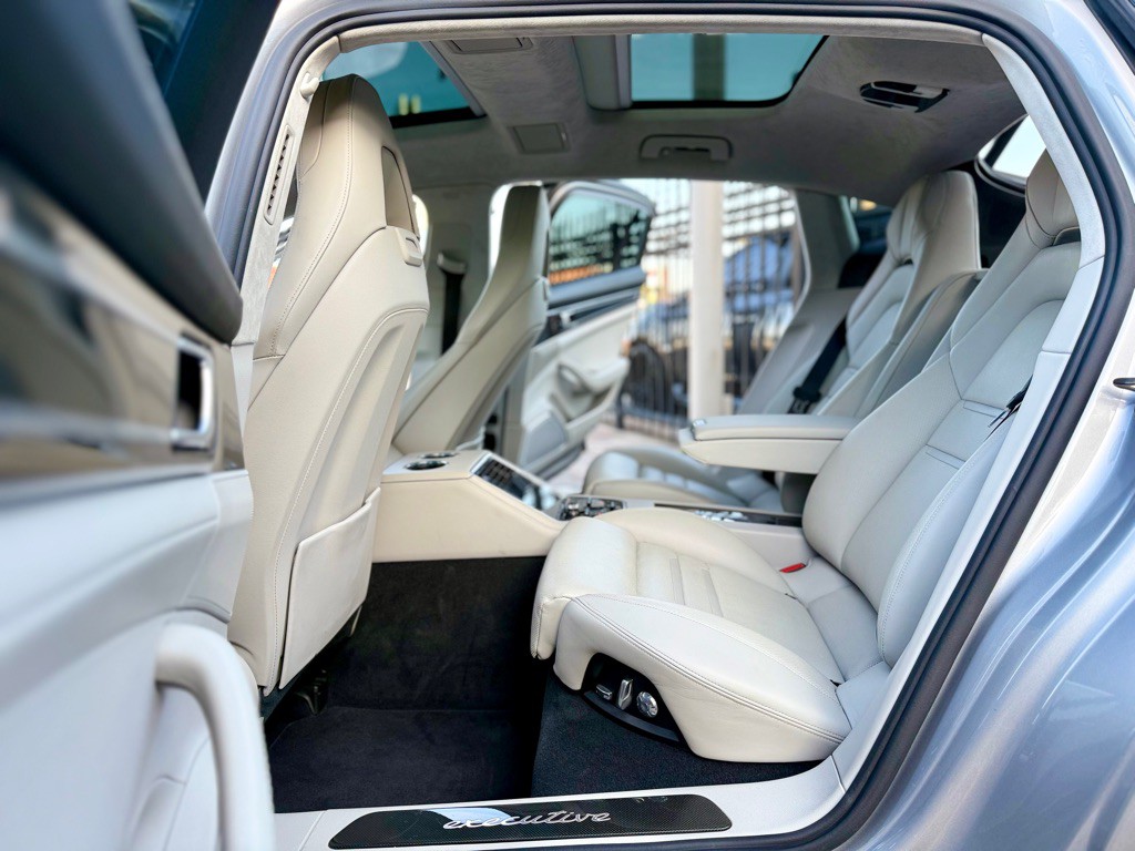 2018 Porsche Panamera Image 29