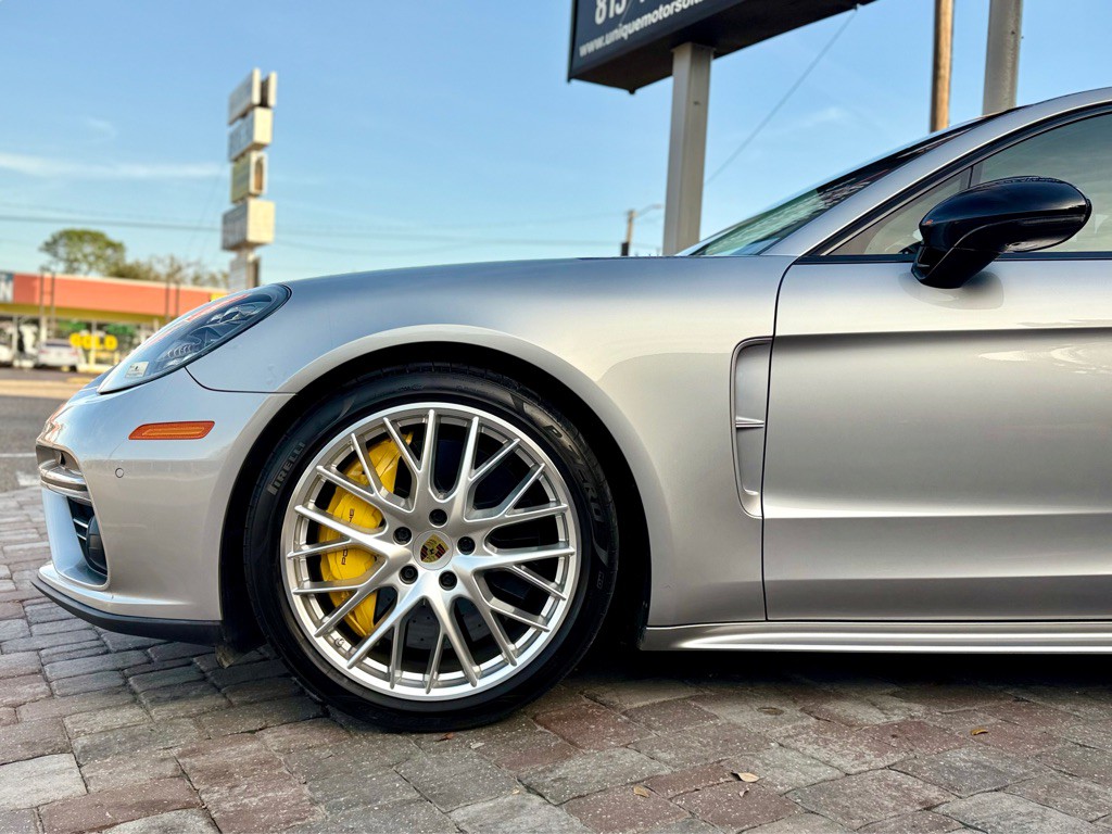 2018 Porsche Panamera Image 30