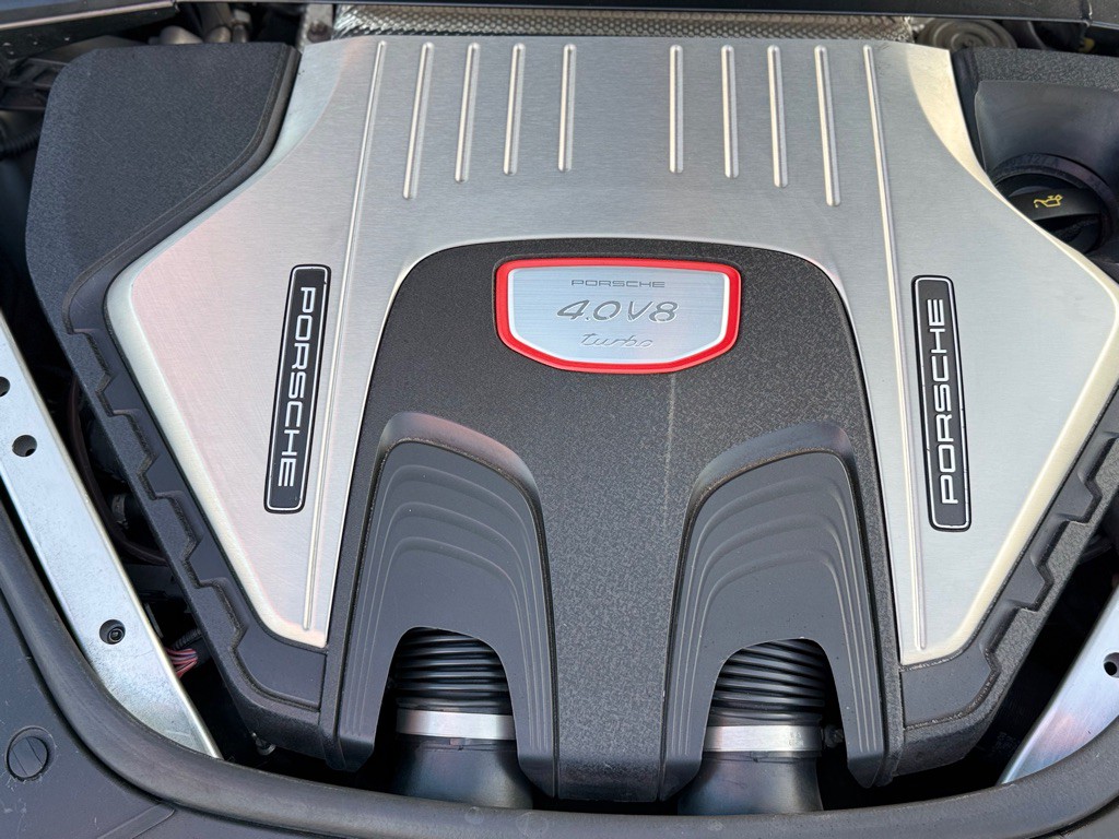 2018 Porsche Panamera Image 31