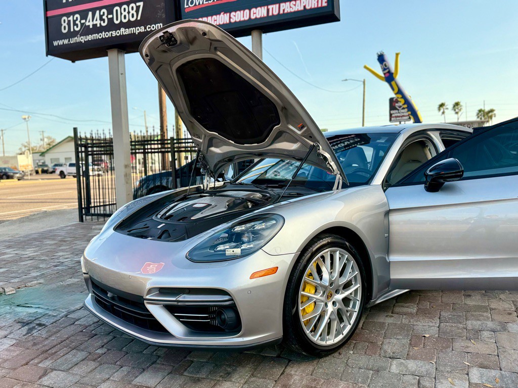 2018 Porsche Panamera Image 32