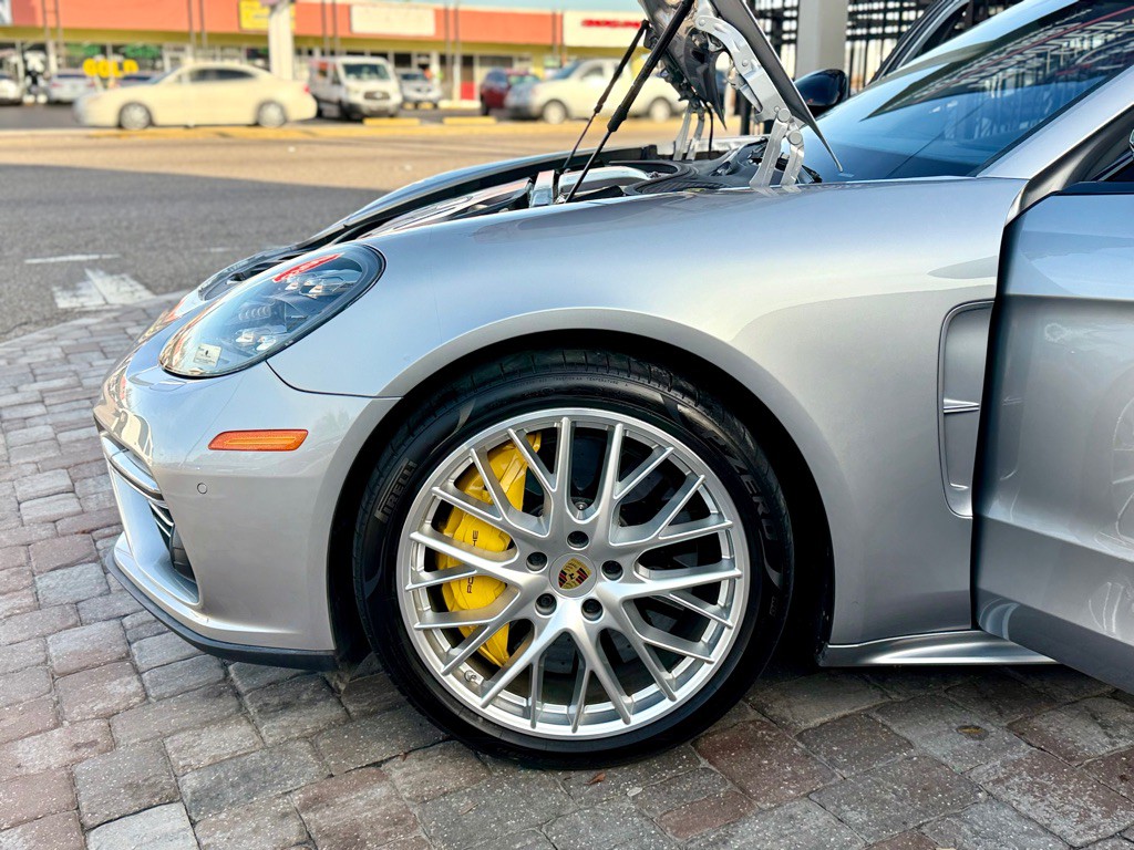 2018 Porsche Panamera Image 33