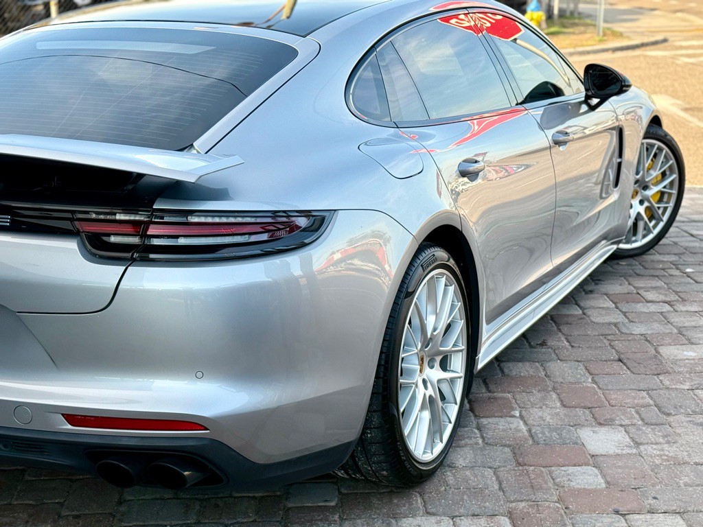 2018 Porsche Panamera Image 37