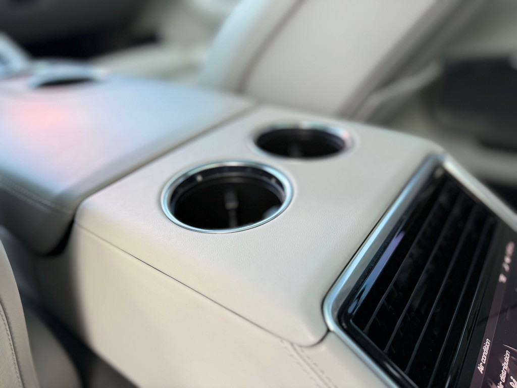 2018 Porsche Panamera Image 41