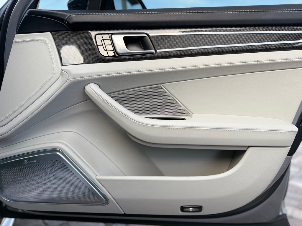 2018 Porsche Panamera Image 43