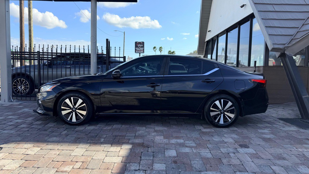 2021 Nissan Altima Image 6
