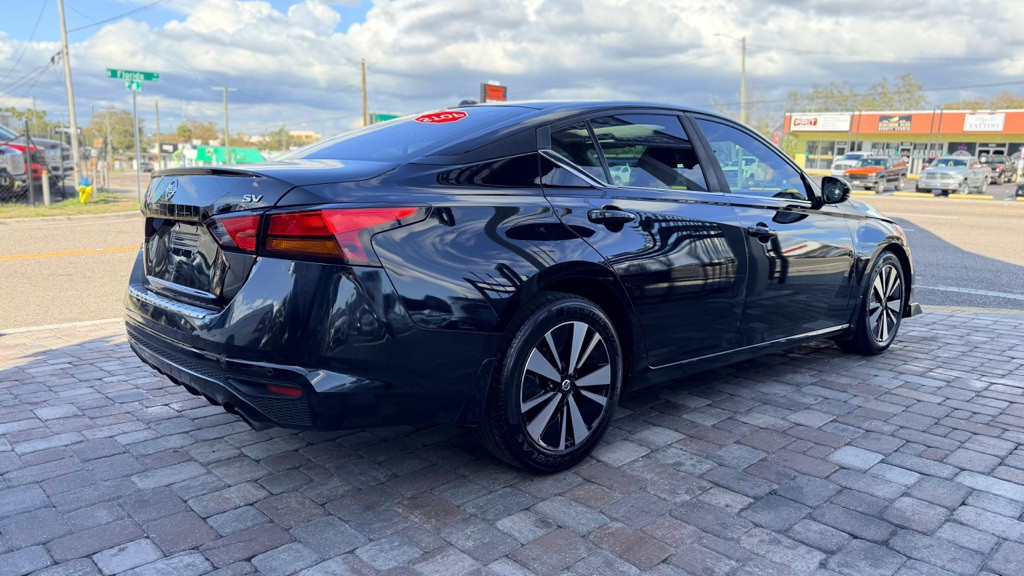 2021 Nissan Altima Image 8
