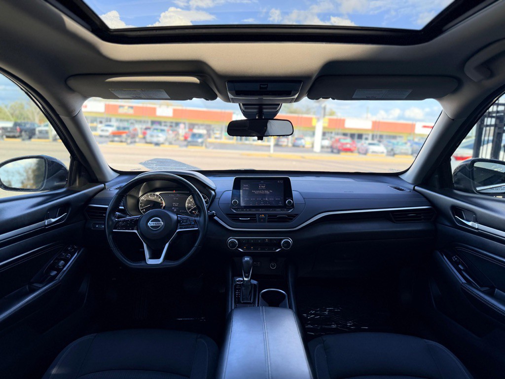 2021 Nissan Altima Image 12