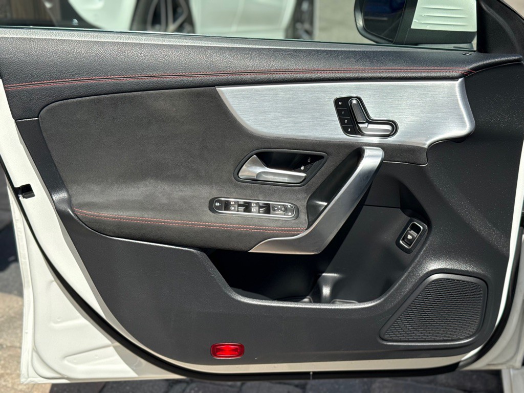 2021 Mercedes-Benz CLA-Class Image 31