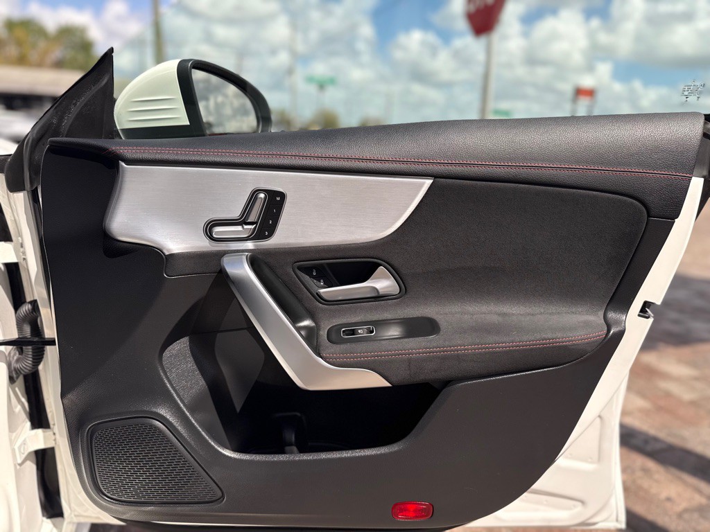 2021 Mercedes-Benz CLA-Class Image 35