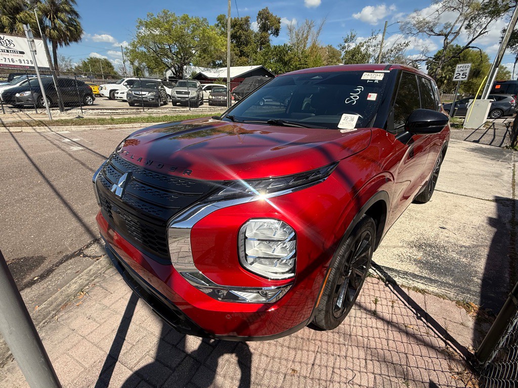 2022 Mitsubishi Outlander Image 3