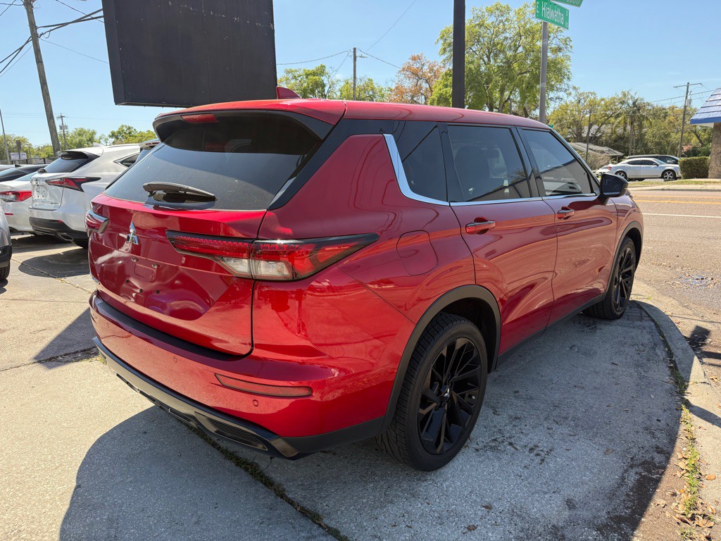 2022 Mitsubishi Outlander Image 4