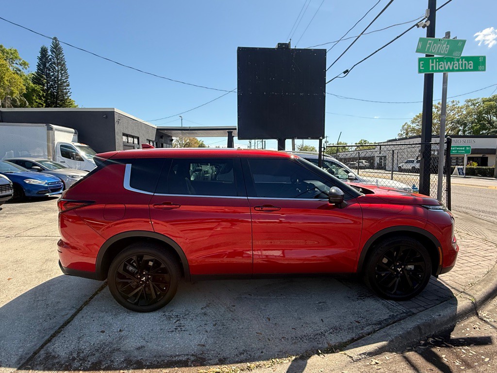 2022 Mitsubishi Outlander Image 5