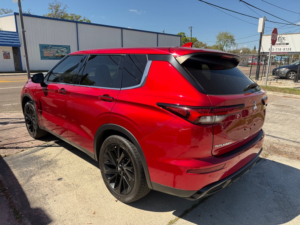 2022 Mitsubishi Outlander Image 6