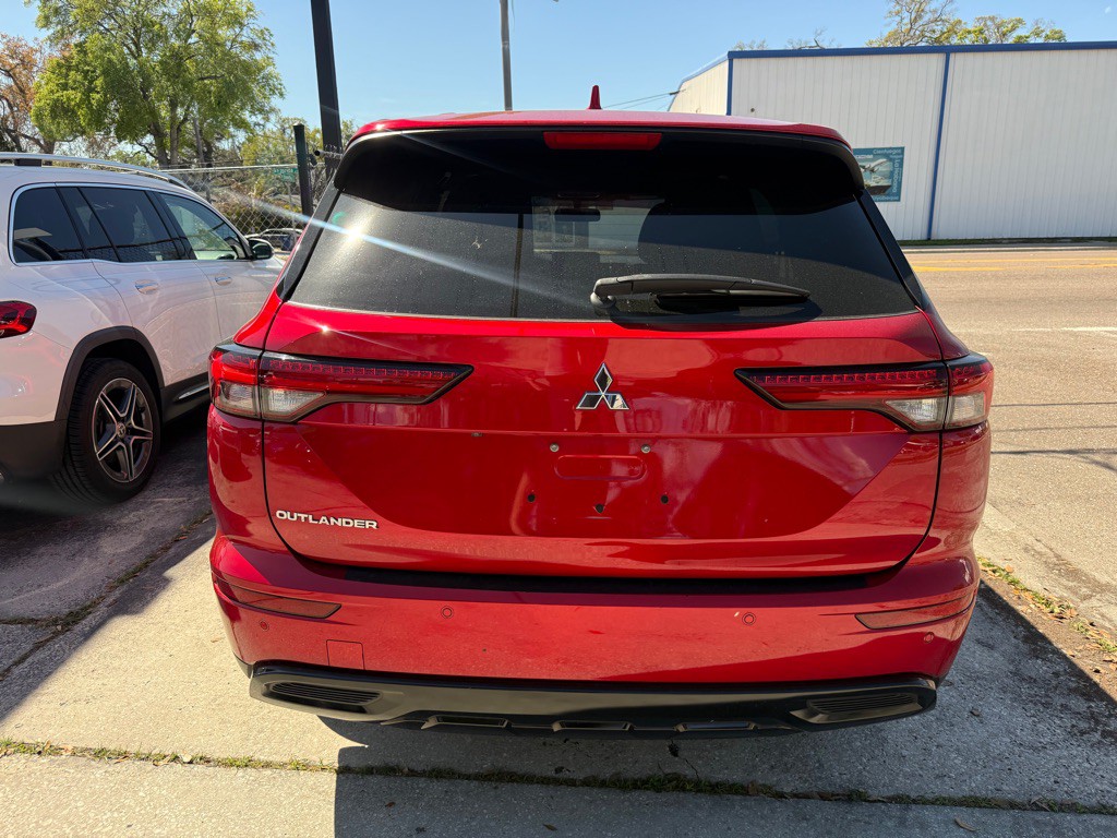 2022 Mitsubishi Outlander Image 7